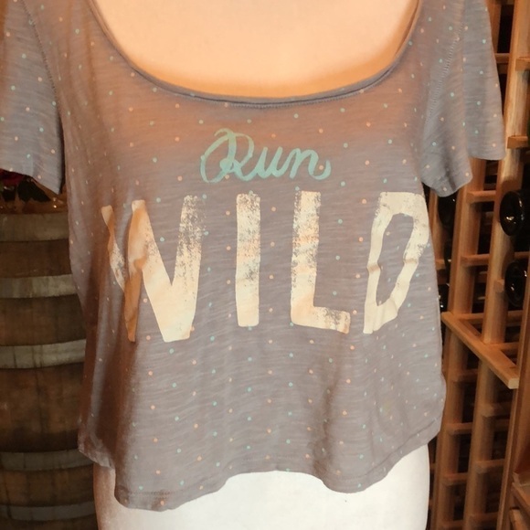 AMERICAN EAGLE OUTFITTERS “Run Wild” Crop Tee Size M - Picture 7 of 10